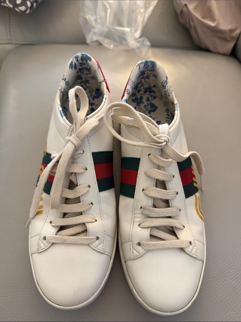 Gucci White Leather Sneakers with Red and Green Stripe and Gold Logo